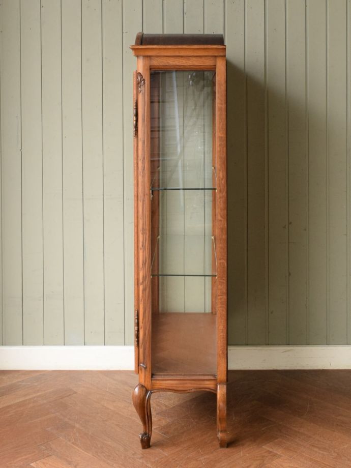 キャビネットの側面