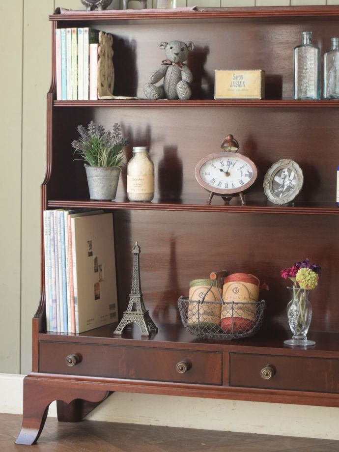 アンティークのオープンシェルフ