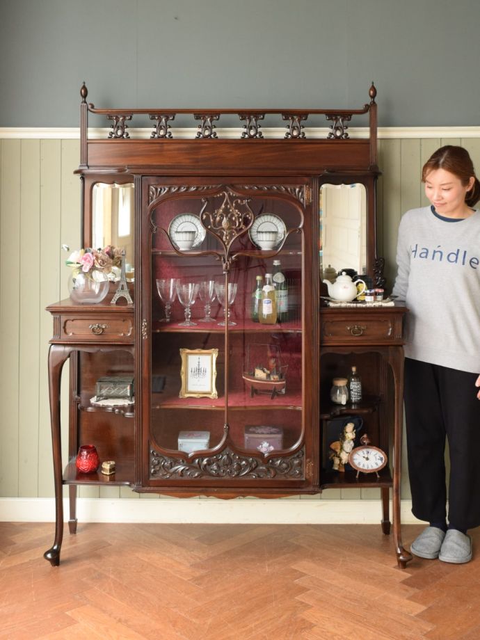 アンティークのパーラーキャビネット