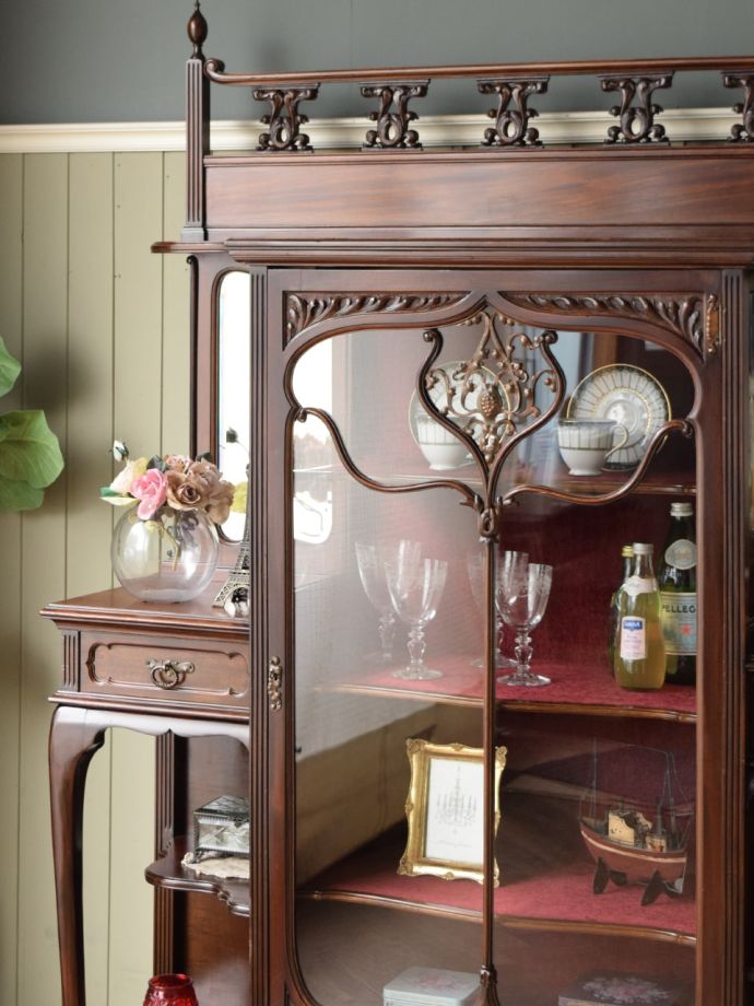 美しいガラスキャビネット