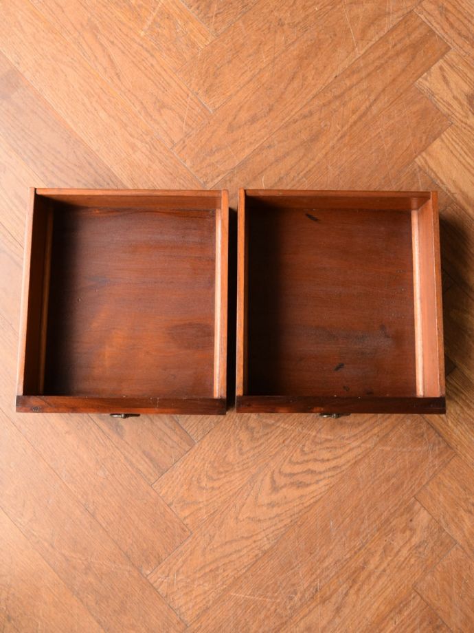 パーラーキャビネットの引き出し