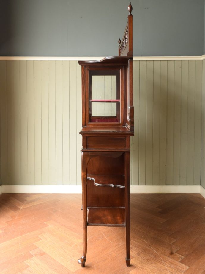 キャビネットの側面