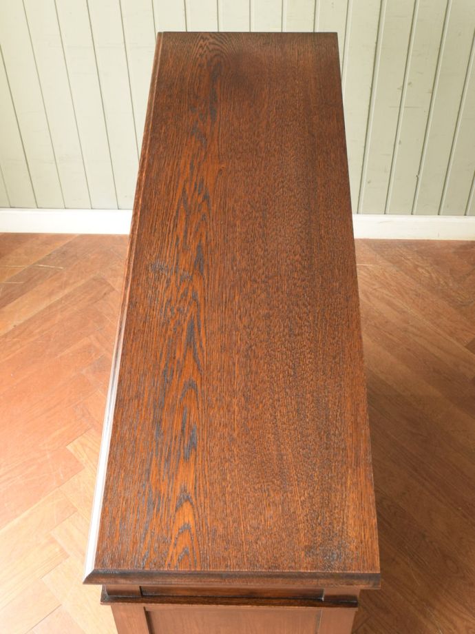 キャビネットの天板