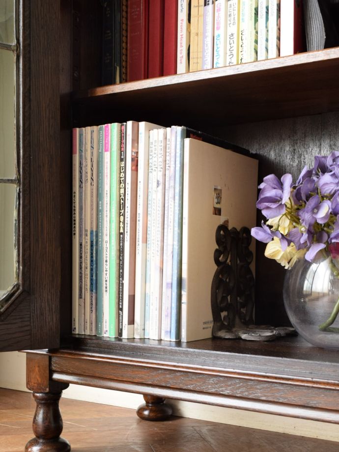 収納たっぷりのキャビネット