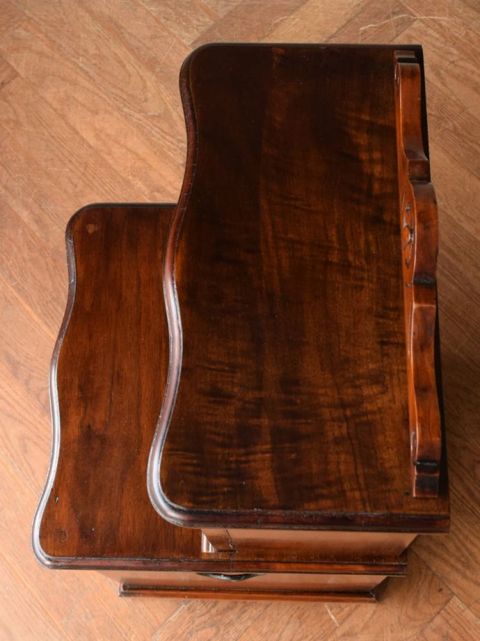 サイドキャビネットの天板