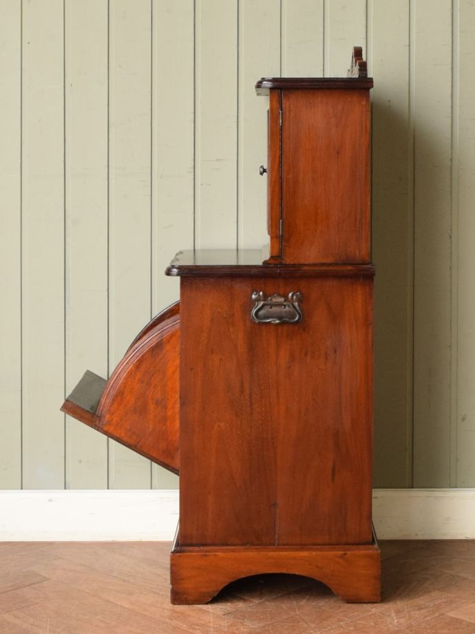 サイドキャビネットの側面