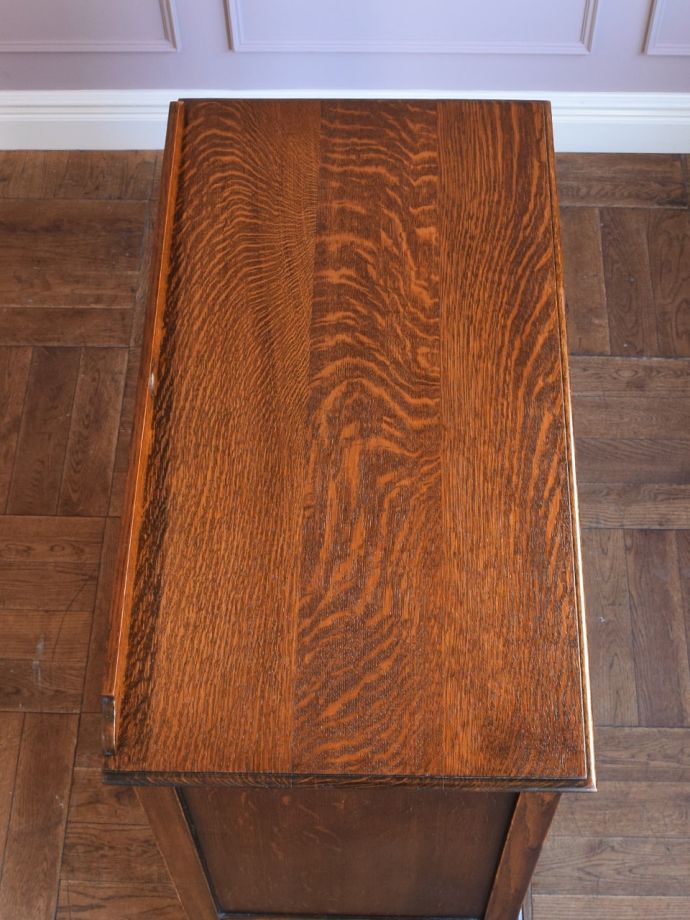 アンティークチェストの天板