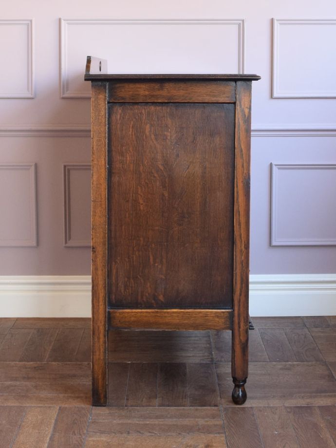 アンティークチェストの側面