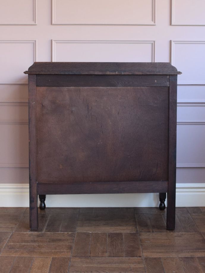 アンティークチェストの後ろ姿