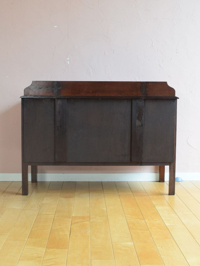 アンティークチェストの後ろ姿