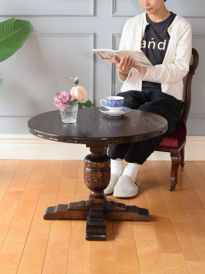 アンティークのコーヒーテーブル