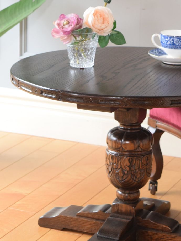 英国のアンティーク家具らしいデザイン