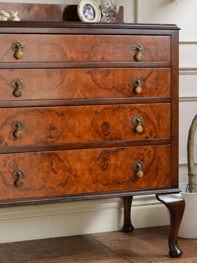 アンティークチェストの美しい木目