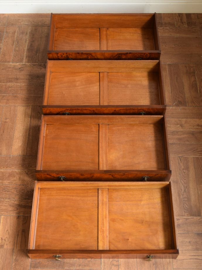 おしゃれなチェストの引き出しの中