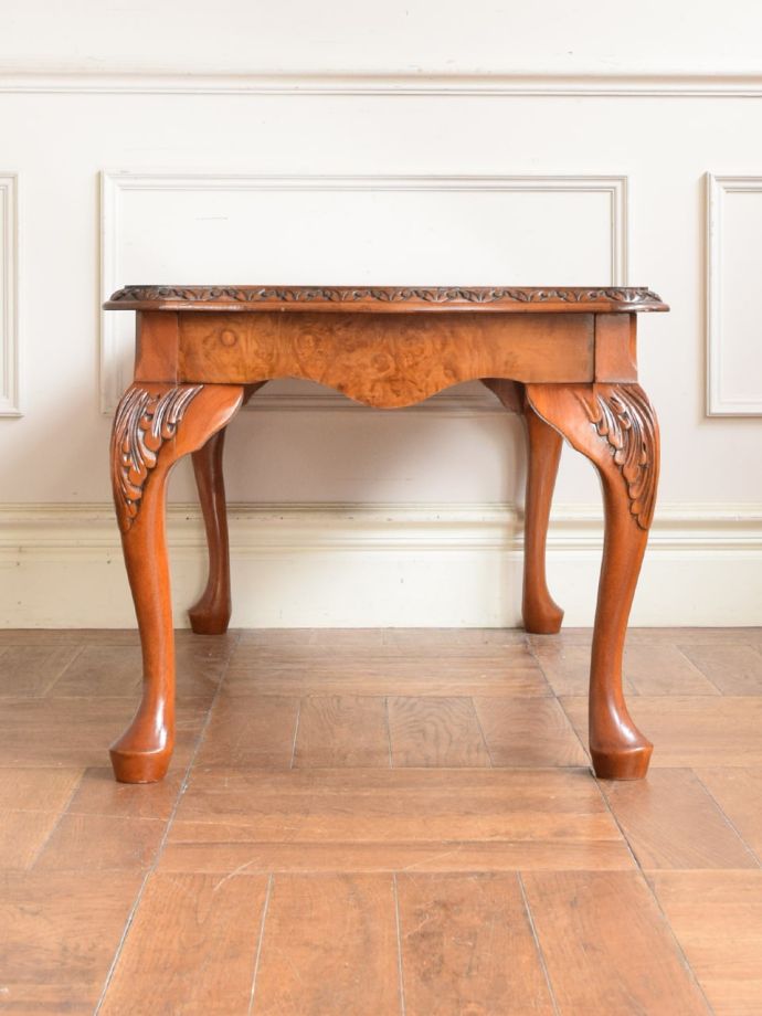 コーヒーテーブルの側面