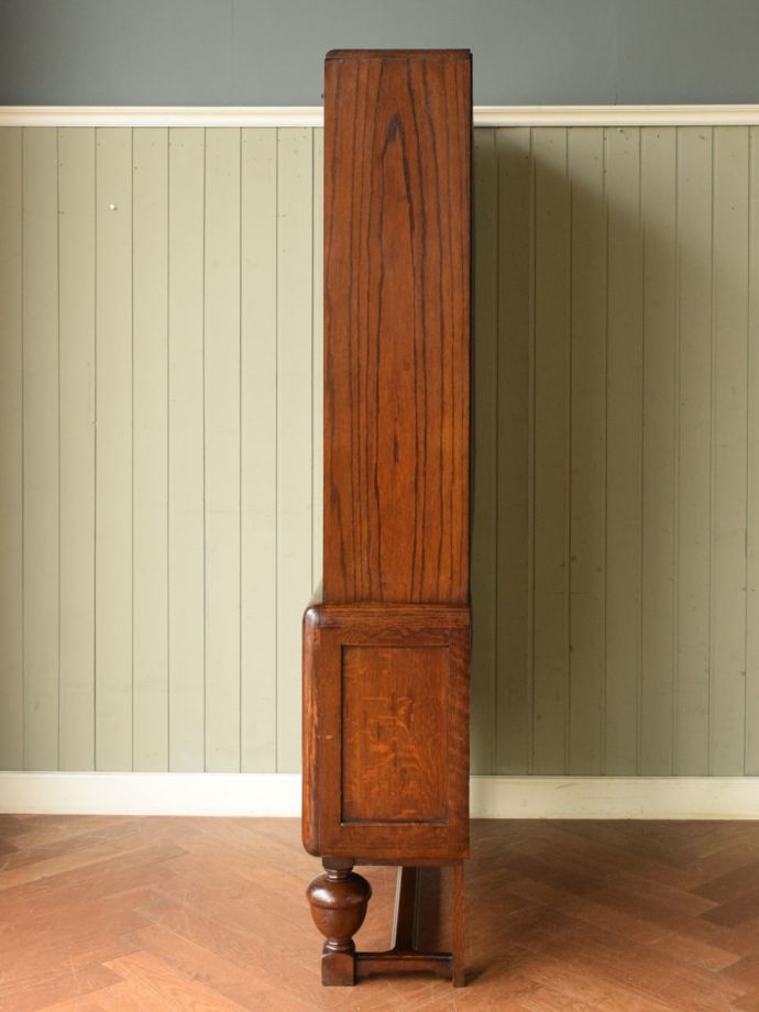 キャビネットの側面