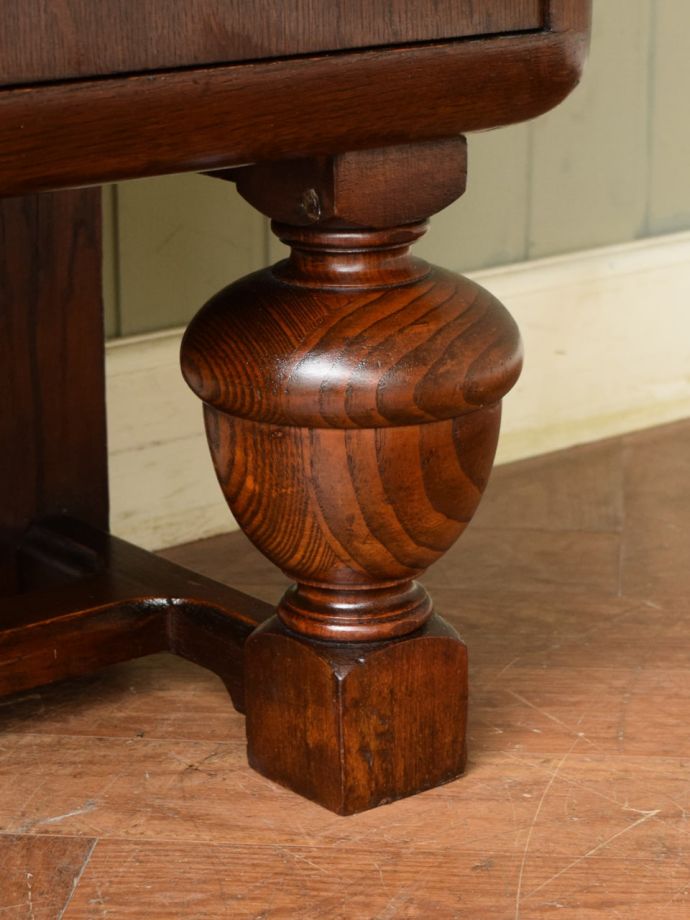 アンティーク家具の脚