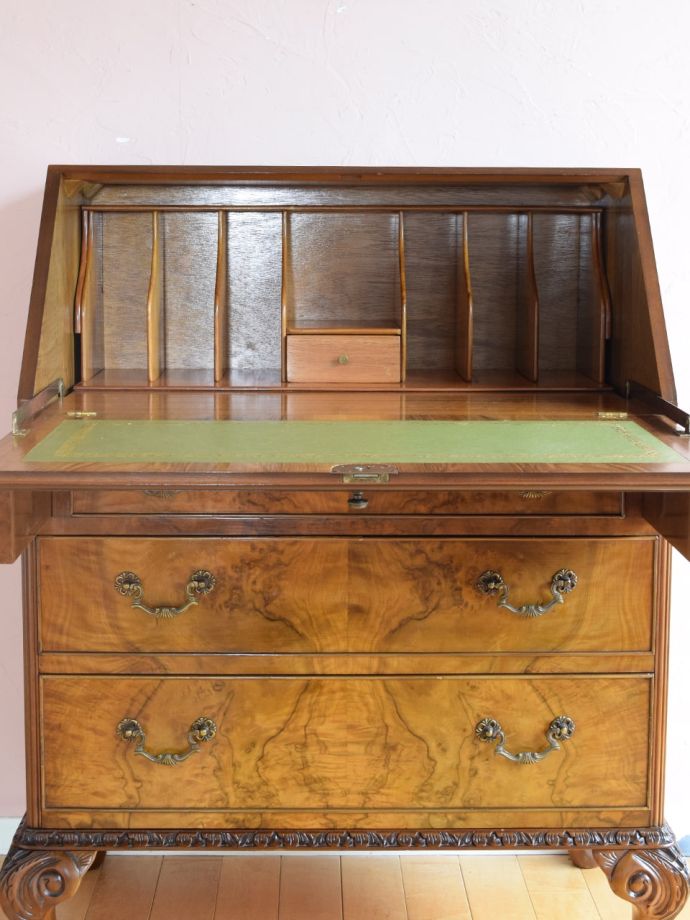 アンティークビューローの扉の中