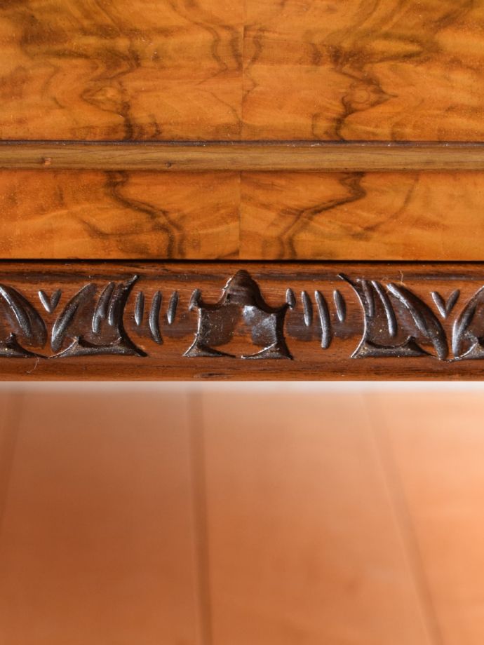 アンティーク家具の装飾