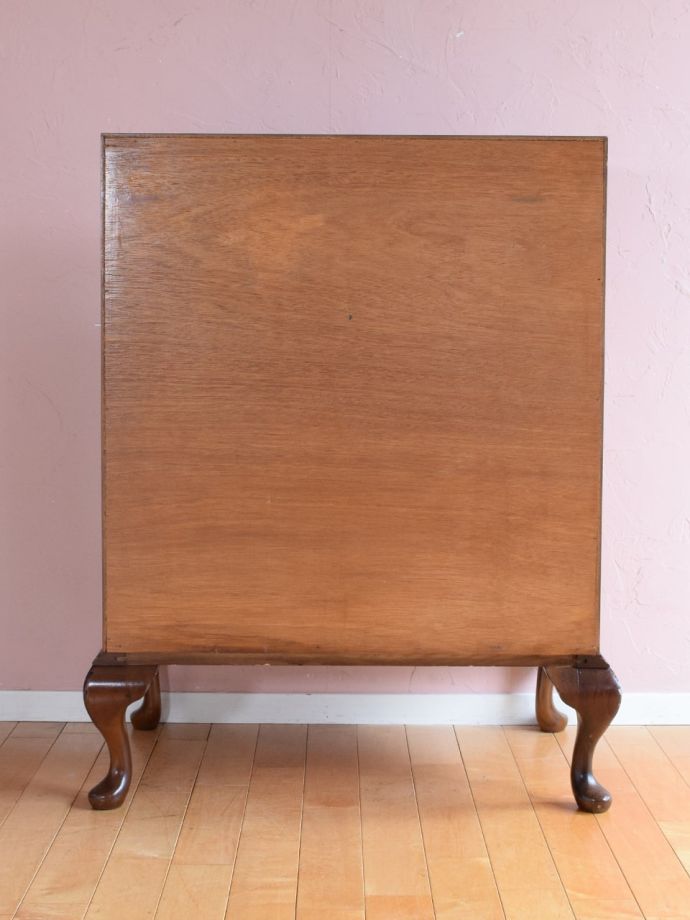 ビューローの後ろ姿