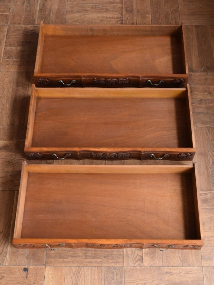 アンティークチェストの引き出し