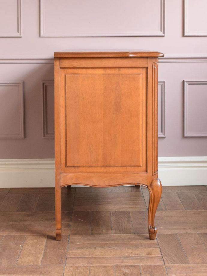 アンティークチェストの側面