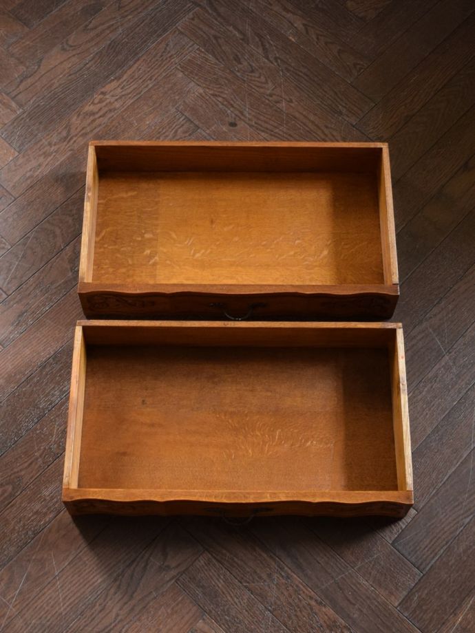 アンティークチェストの引き出しの中