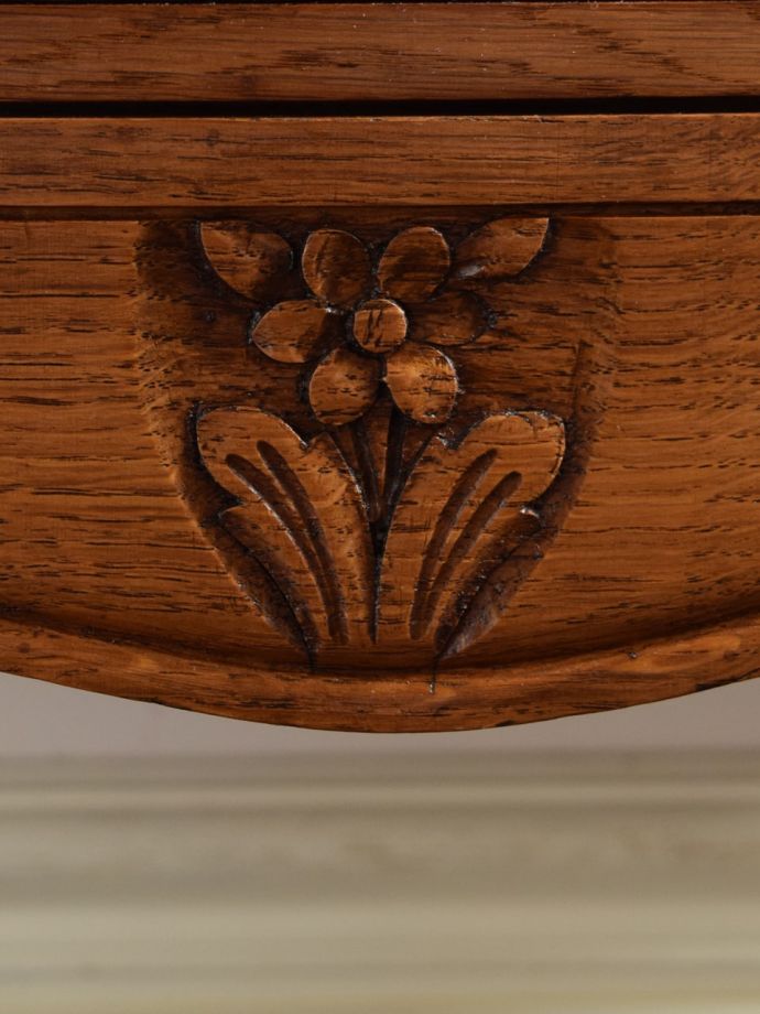 フランスらしい彫