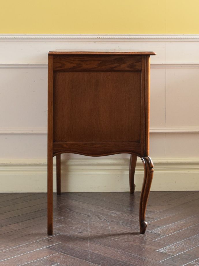 アンティークチェストの側面