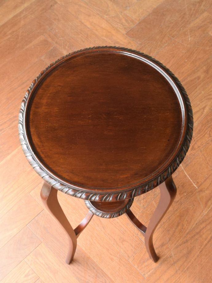 アンティークのプランツスタンドの天板