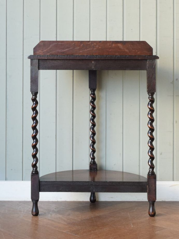 コンソールテーブルの後ろ姿