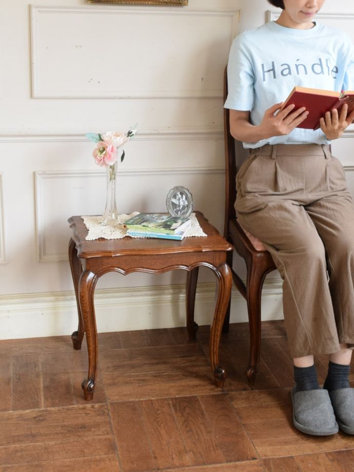 フランスの優雅なコーヒーテーブル