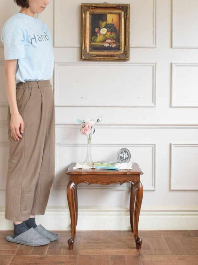 フランスの家具らしい美しいフォルム