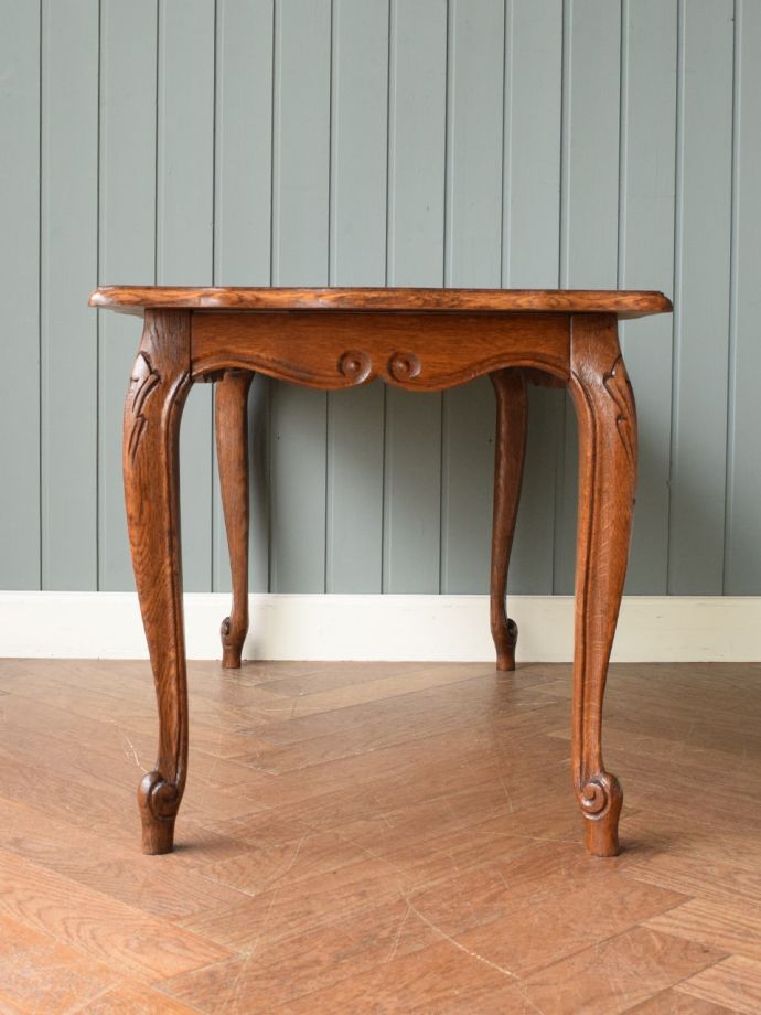 コーヒーテーブルの側面