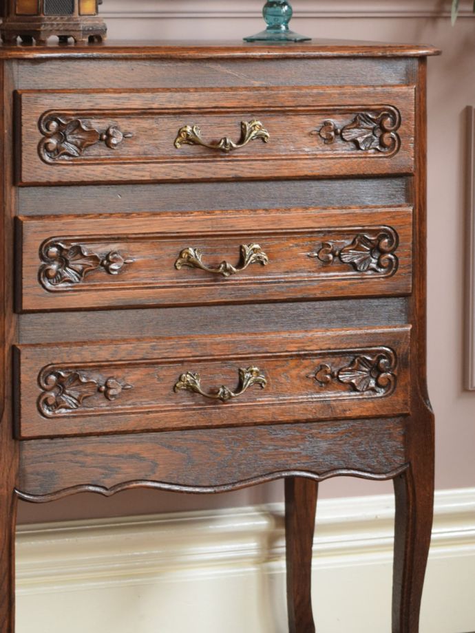 フランスアンティーク家具らしさが漂う装飾