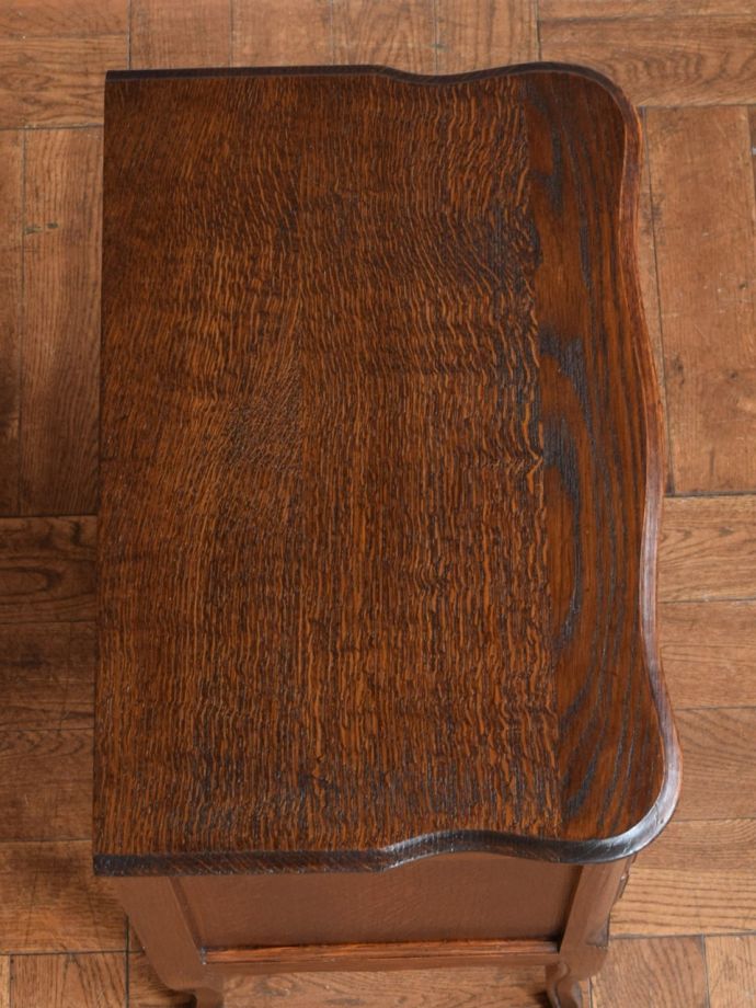 サイドチェストの天板