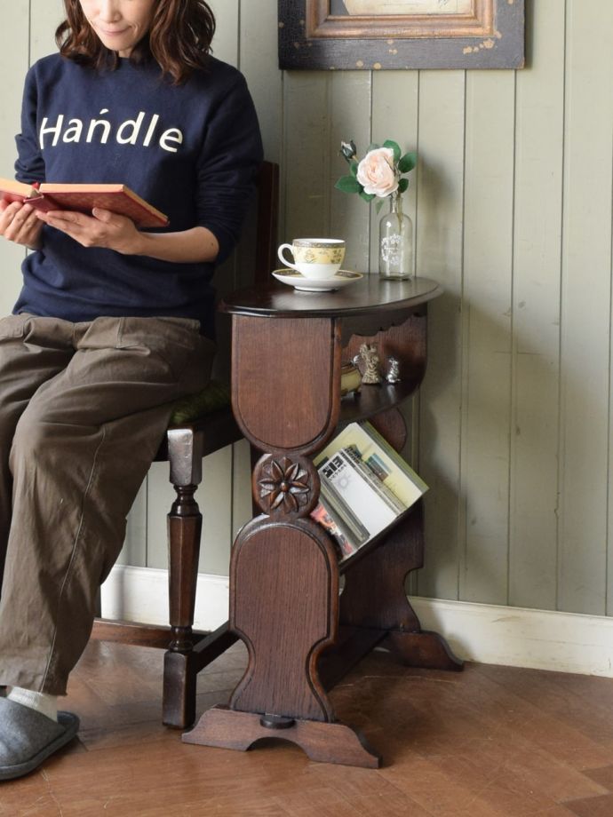 アンティークのオケージョナルテーブル