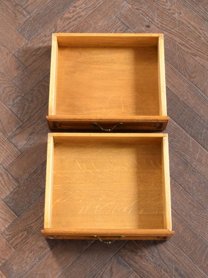 チェストの引き出しの中