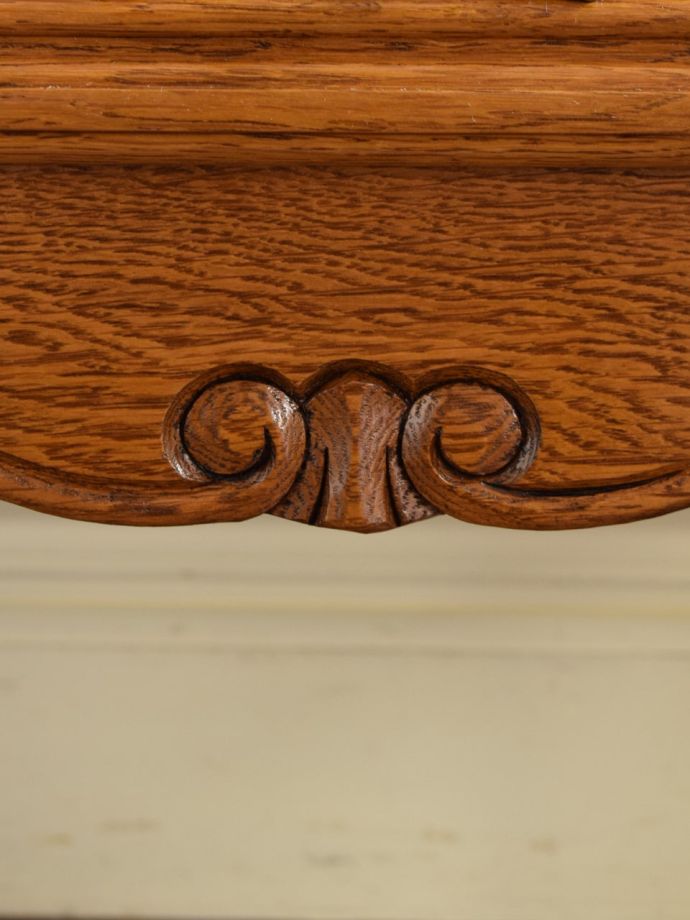 フランスらしい彫り