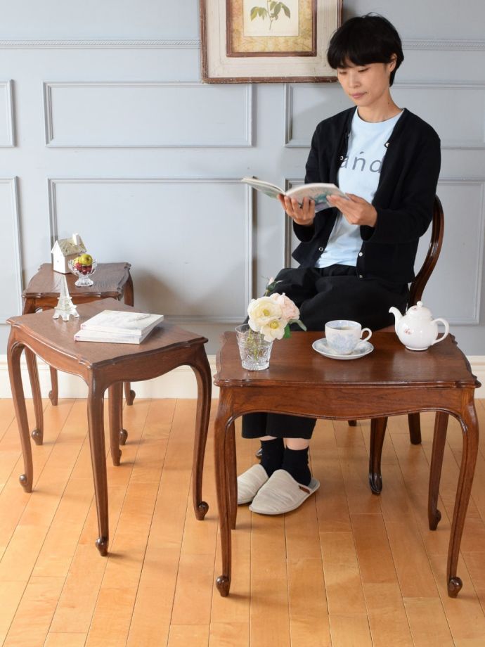 アンティークのネストテーブル