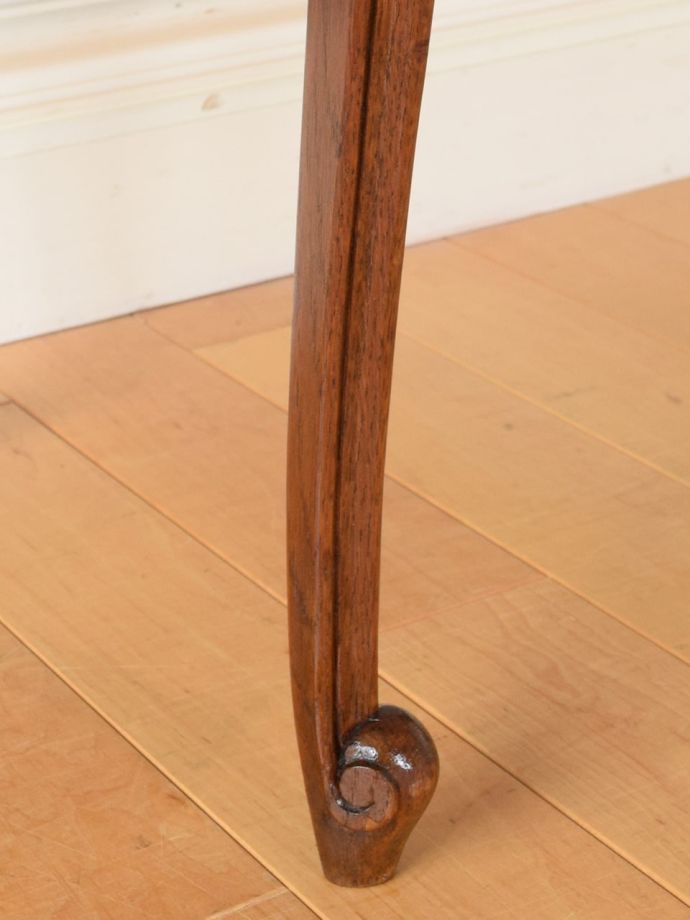 アンティークテーブルの脚