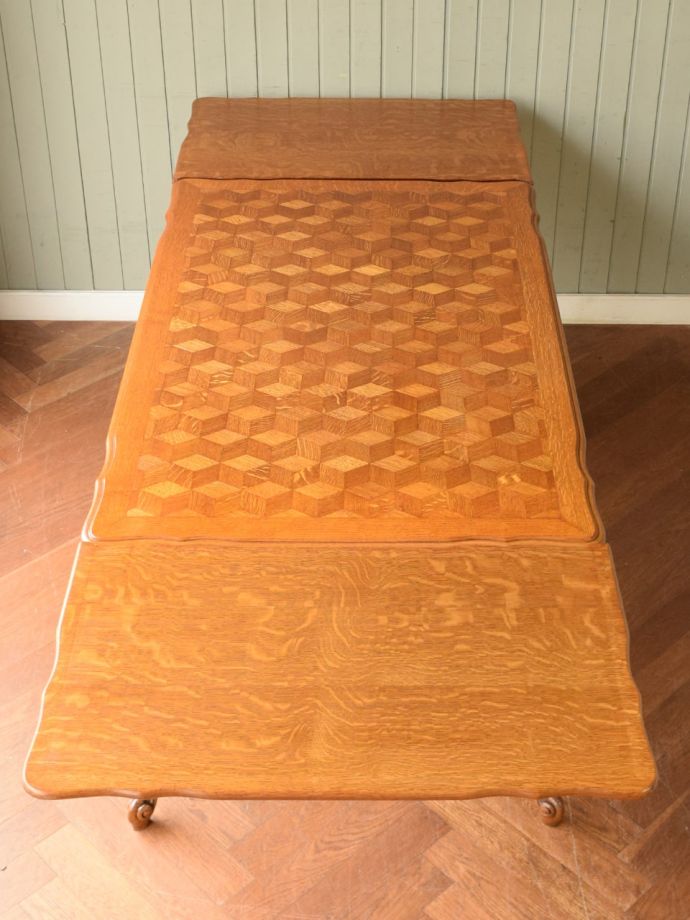 フランスの伸長式テーブルの天板