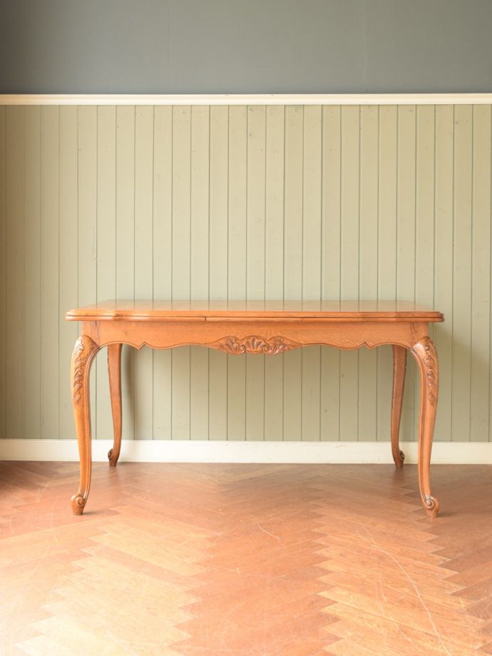 伸長式テーブルの側面