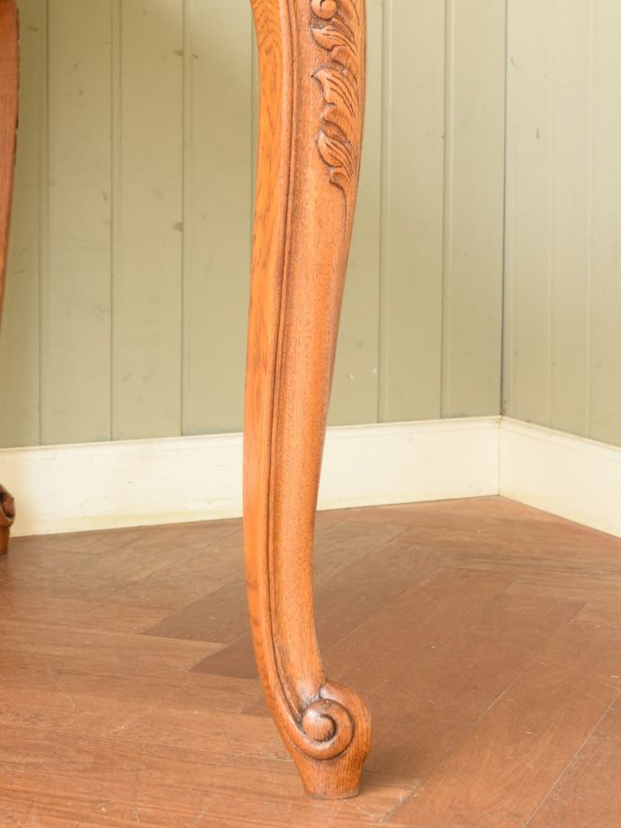 アンティークテーブルの脚