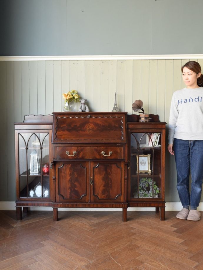 英国アンティークのサイドバイサイド