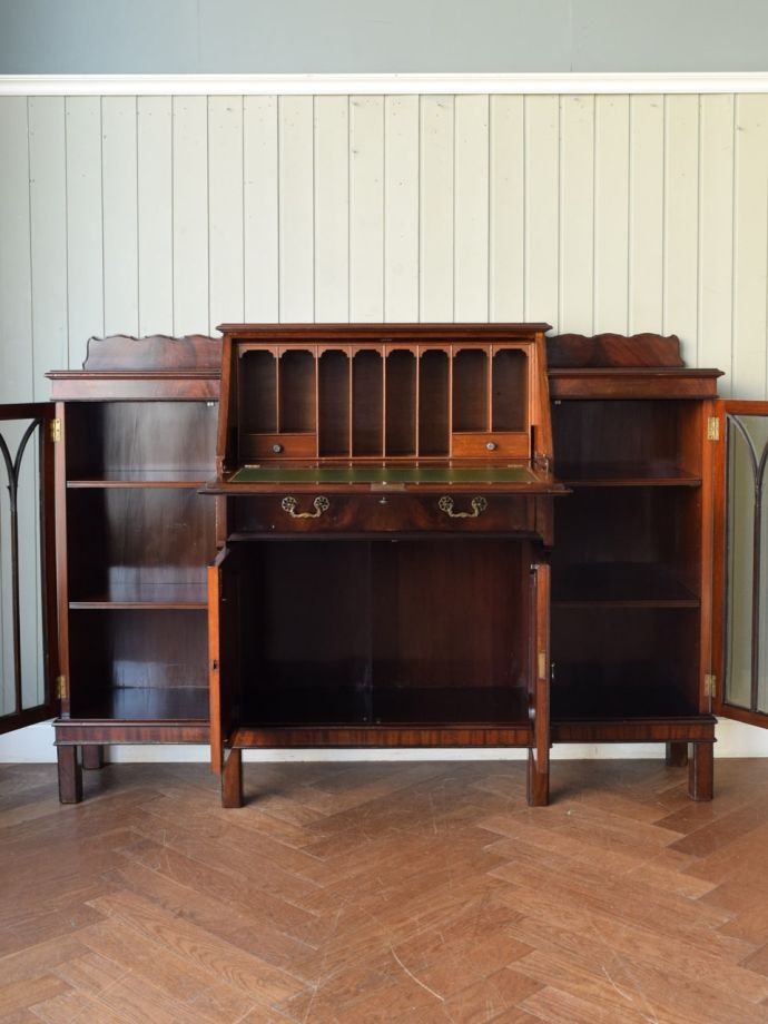 サイドバイサイドの扉の中