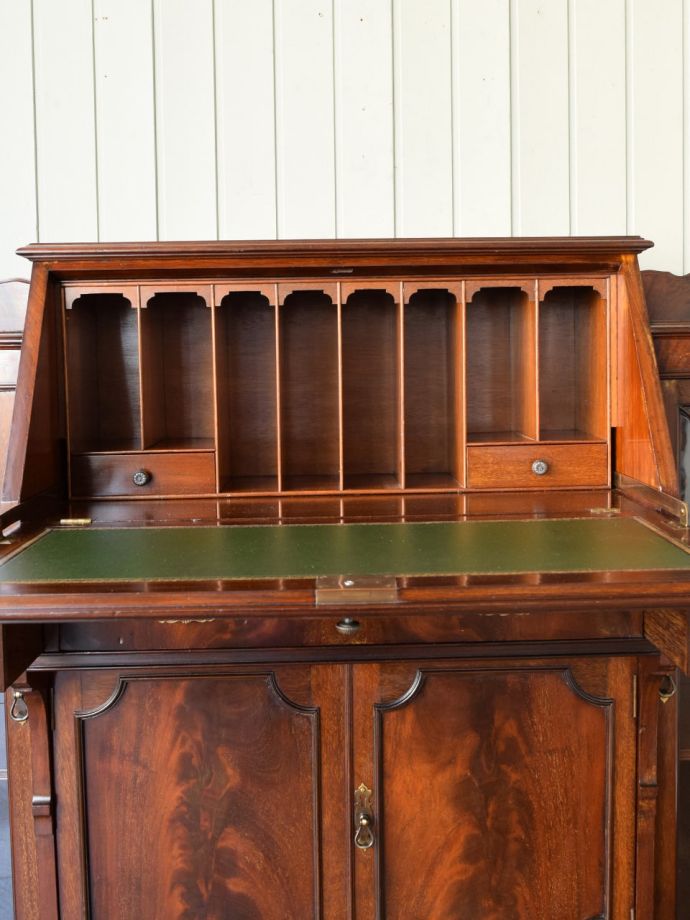 アンティークビューローの扉の中