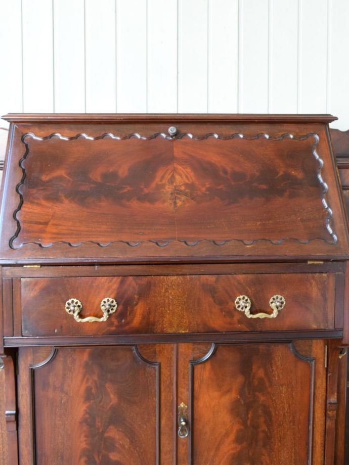 アンティーク家具らしい装飾