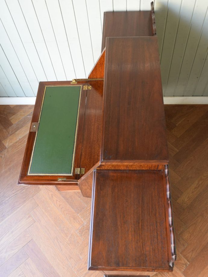 キャビネットの天板