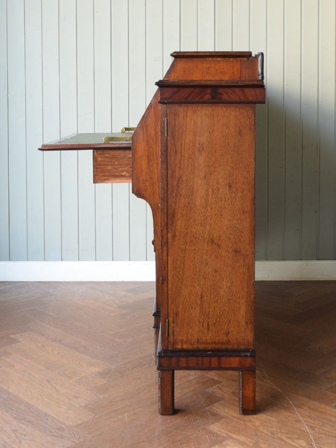 アンティーク家具の側面